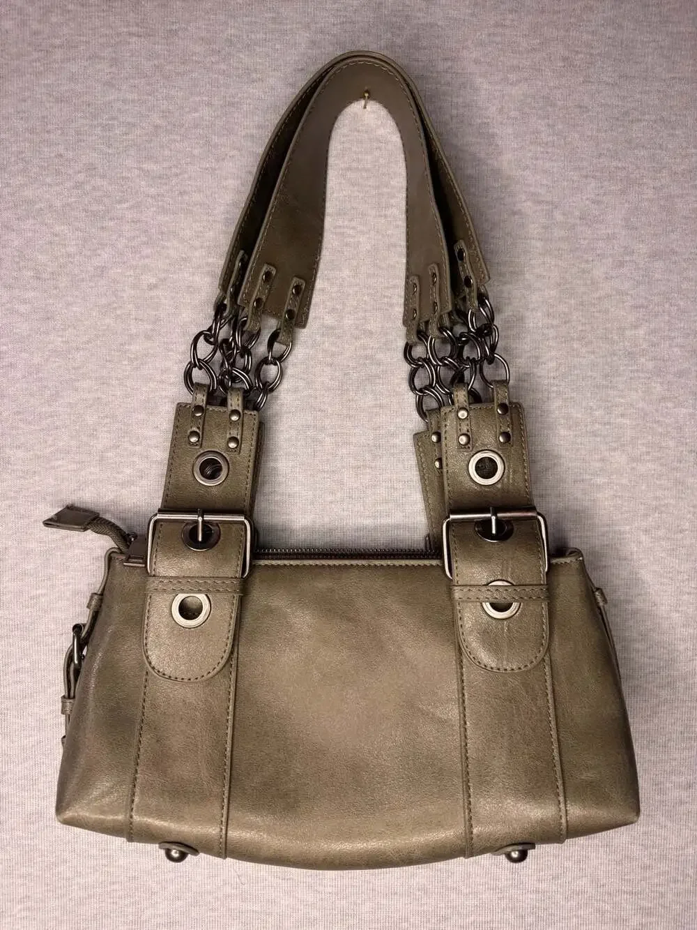 Silence & Noise Faux Leather Shoulder Bag in Sage Green with Buckle and Chain De